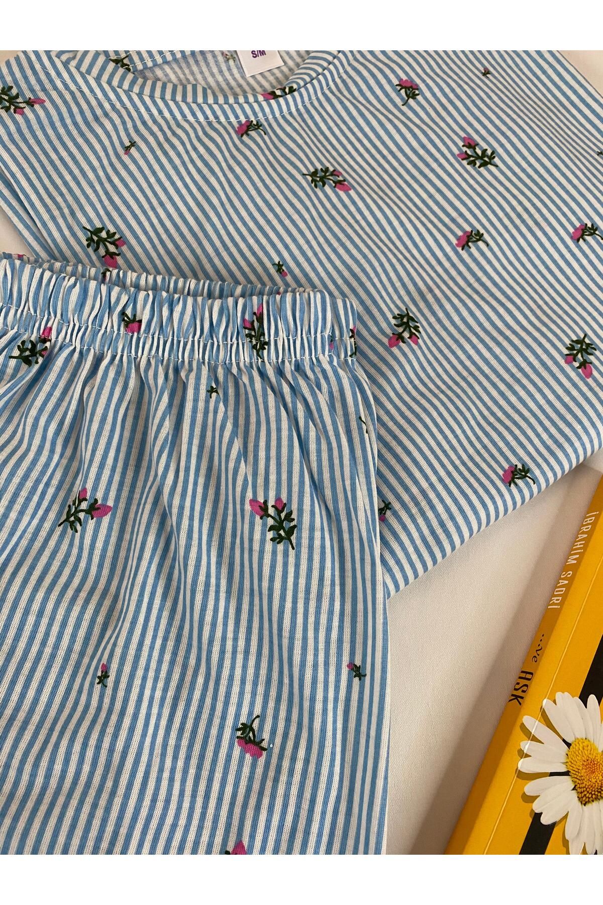 Mavi Çizgili Çiçek Desenli Kısa Kollu Şortlu Pijama Takımı