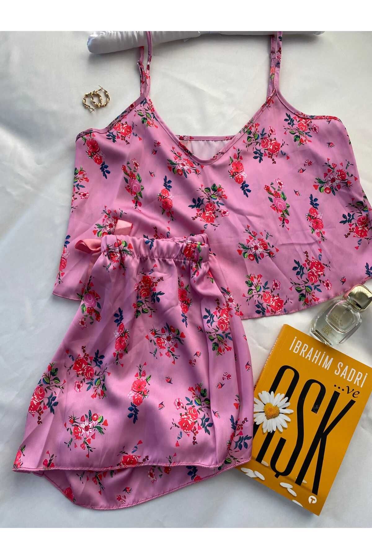 Pembe Çiçek Desenli Askılı Şortlu Saten Pijama Takımı