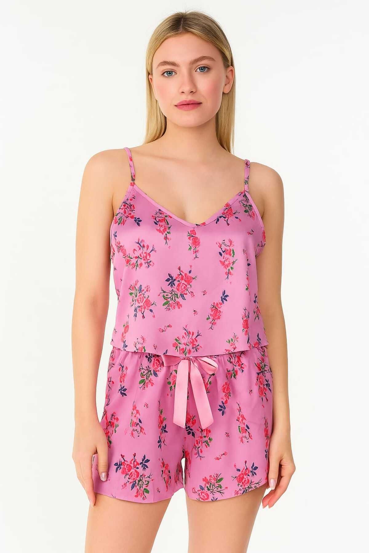 Pembe Çiçek Desenli Askılı Şortlu Saten Pijama Takımı