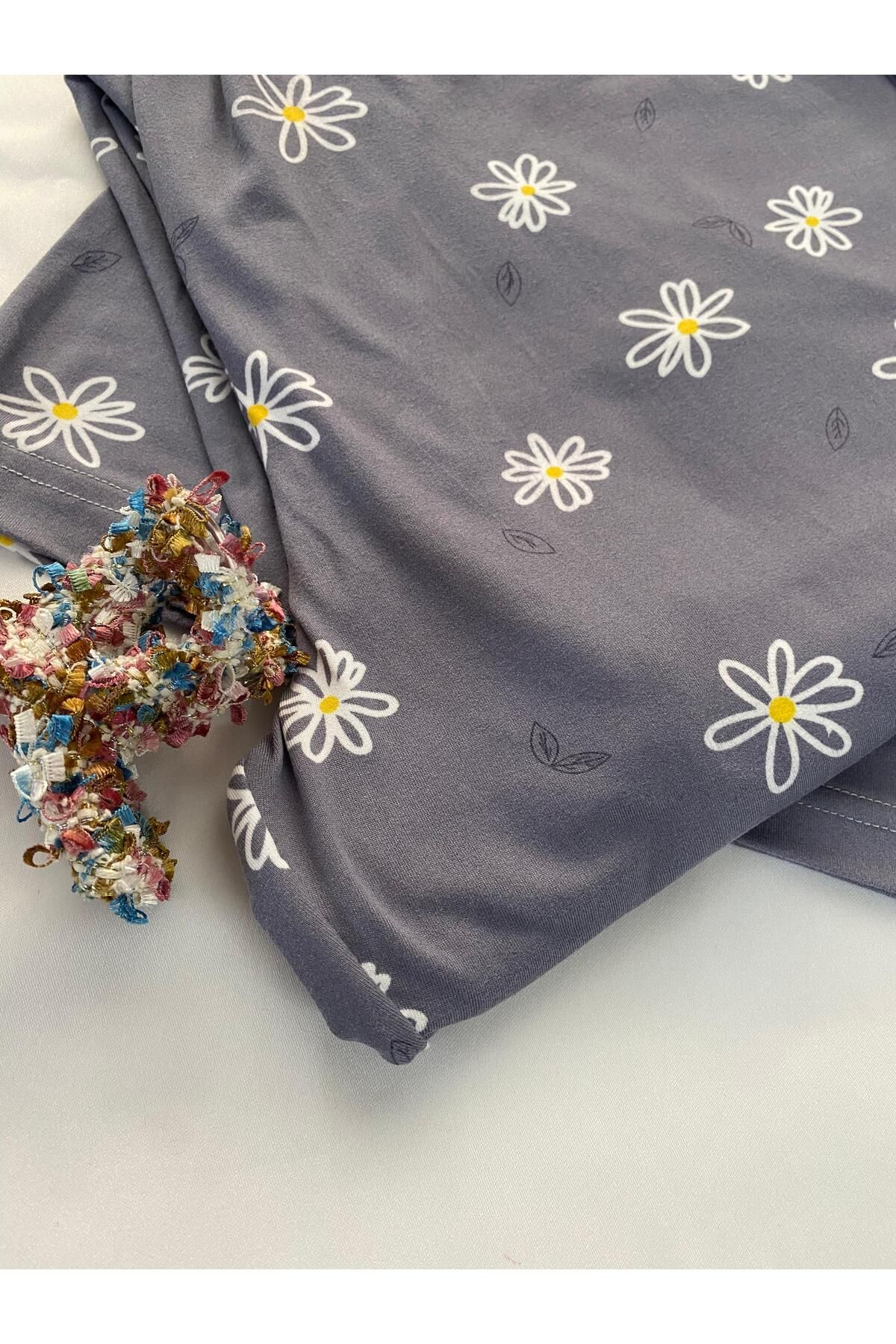 Gri Dantel Detaylı Askılı Papatya Desenli Uzun Pijama Takımı