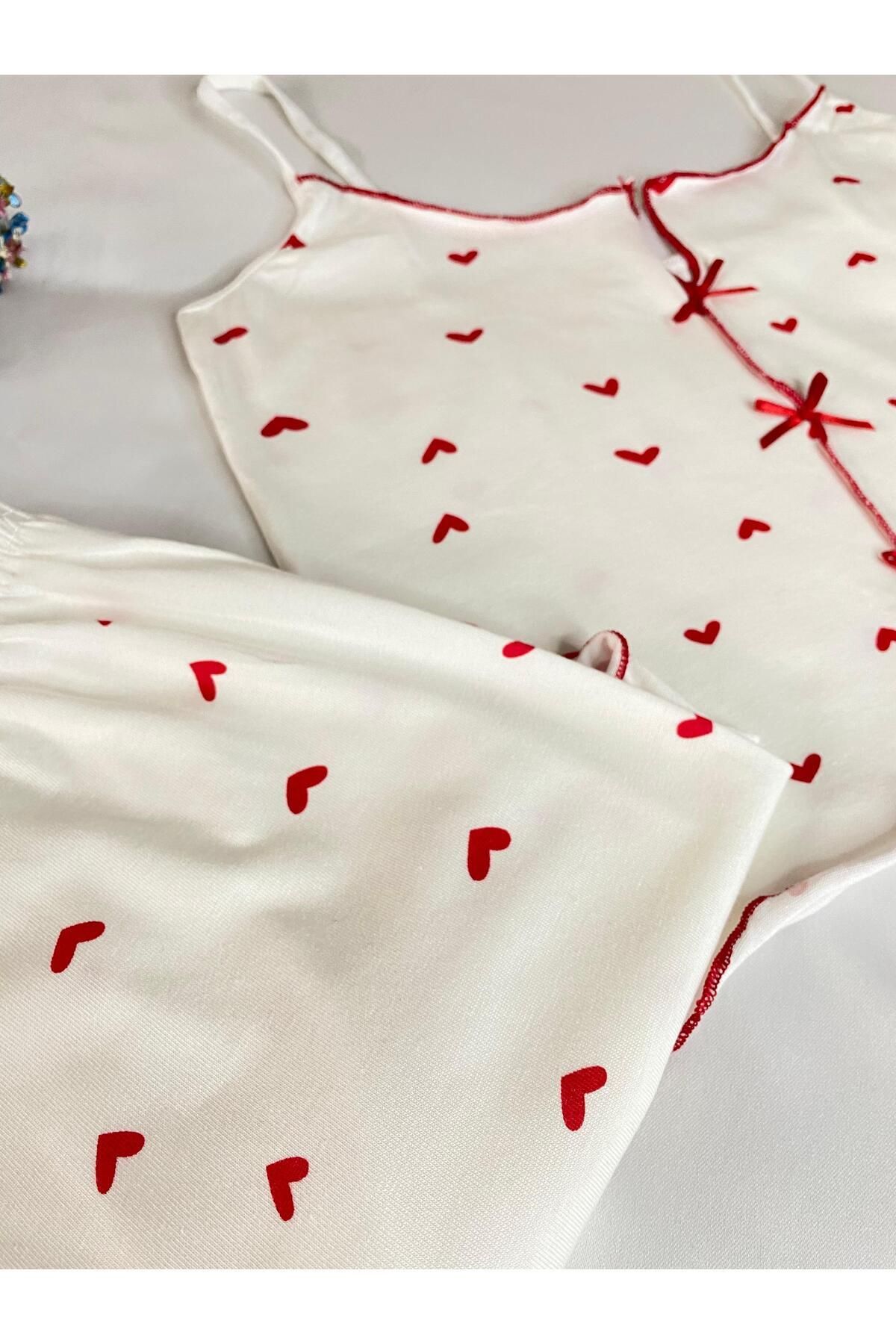 Kırmızı Kalp Desenli Fırfırlı Askılı Şortlu Pijama Takımı