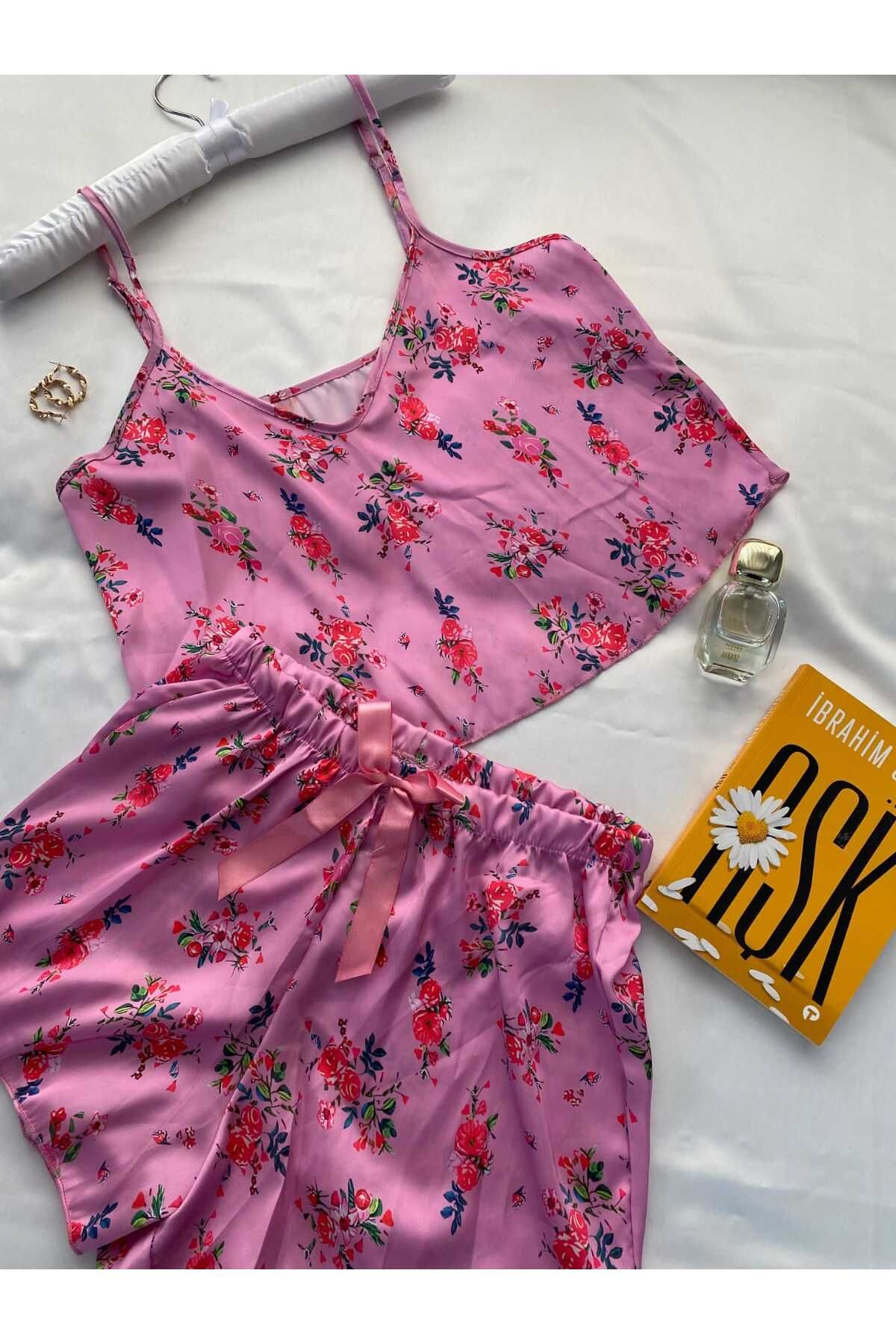 Pembe Çiçek Desenli Askılı Şortlu Saten Pijama Takımı