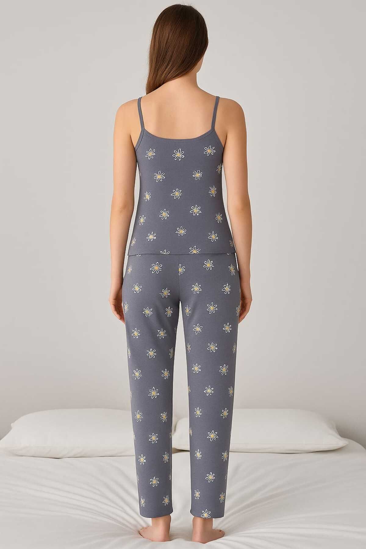 Gri Dantel Detaylı Askılı Papatya Desenli Uzun Pijama Takımı