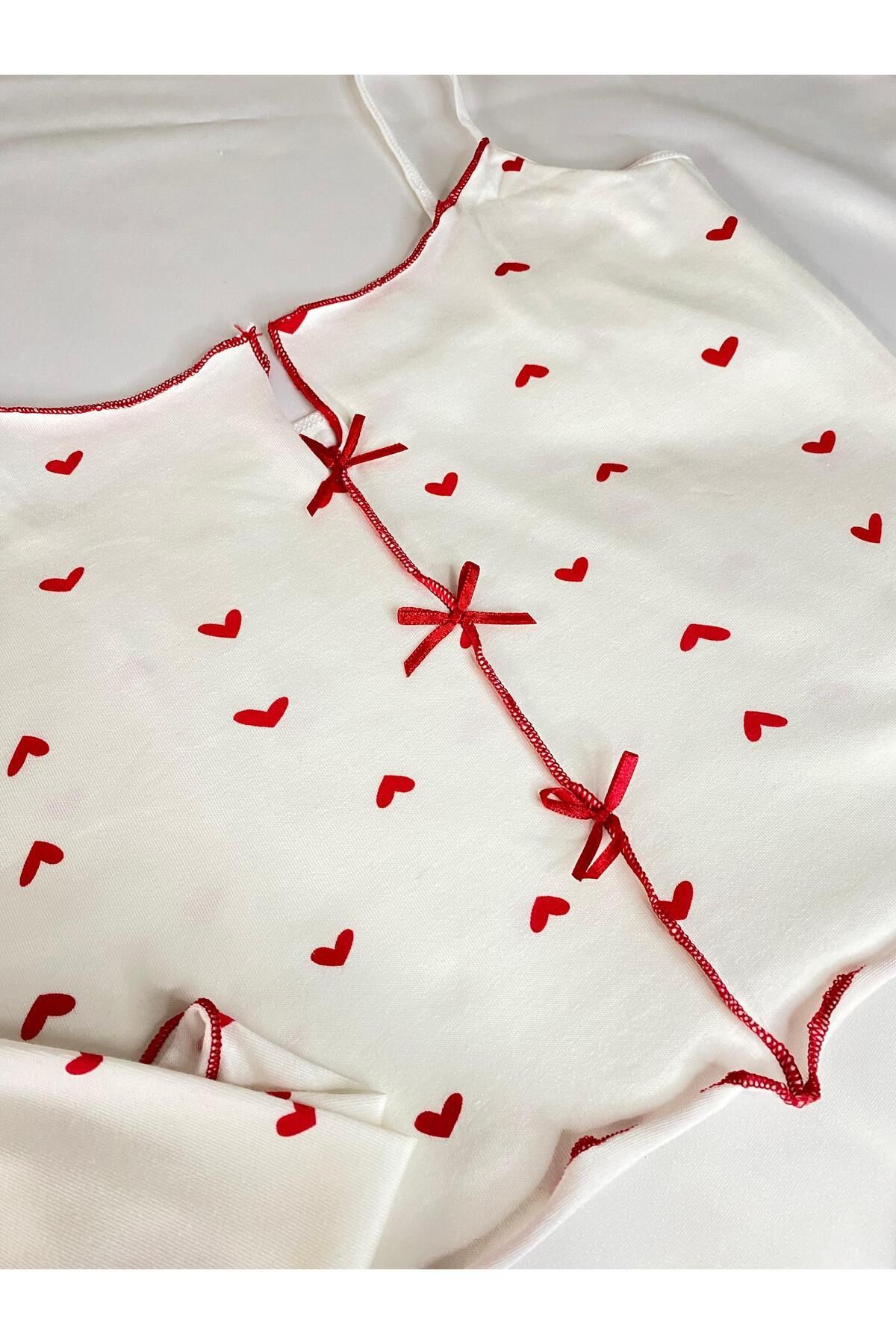 Kırmızı Kalp Desenli Fırfırlı Askılı Şortlu Pijama Takımı