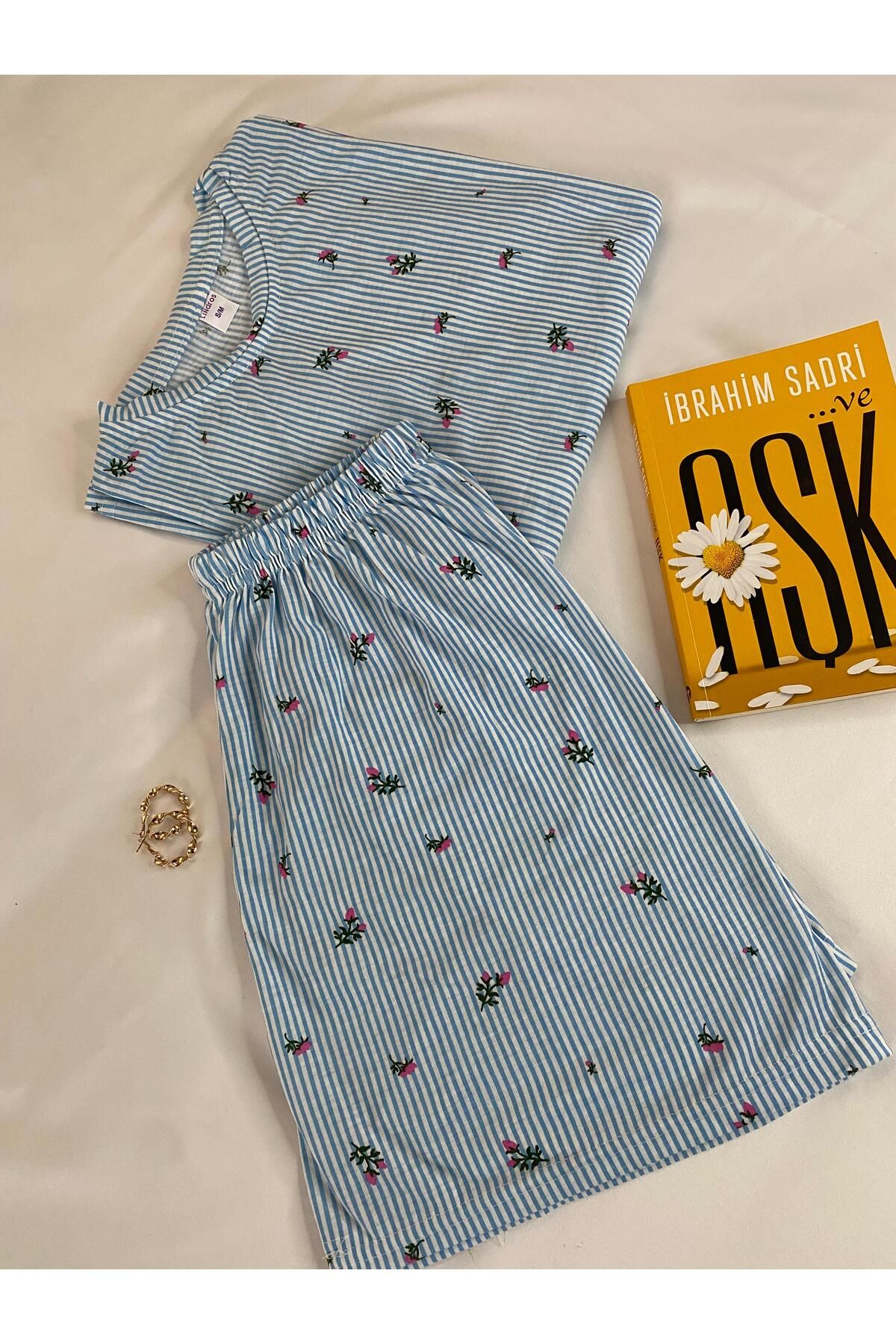 Mavi Çizgili Çiçek Desenli Kısa Kollu Şortlu Pijama Takımı