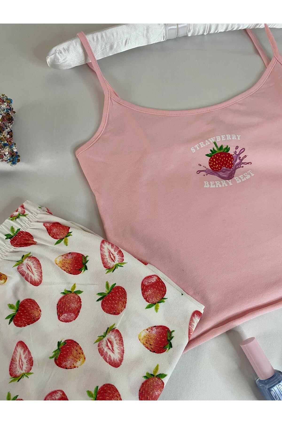 Pembe Çilek Desenli Askılı Şortlu Pijama Takımı