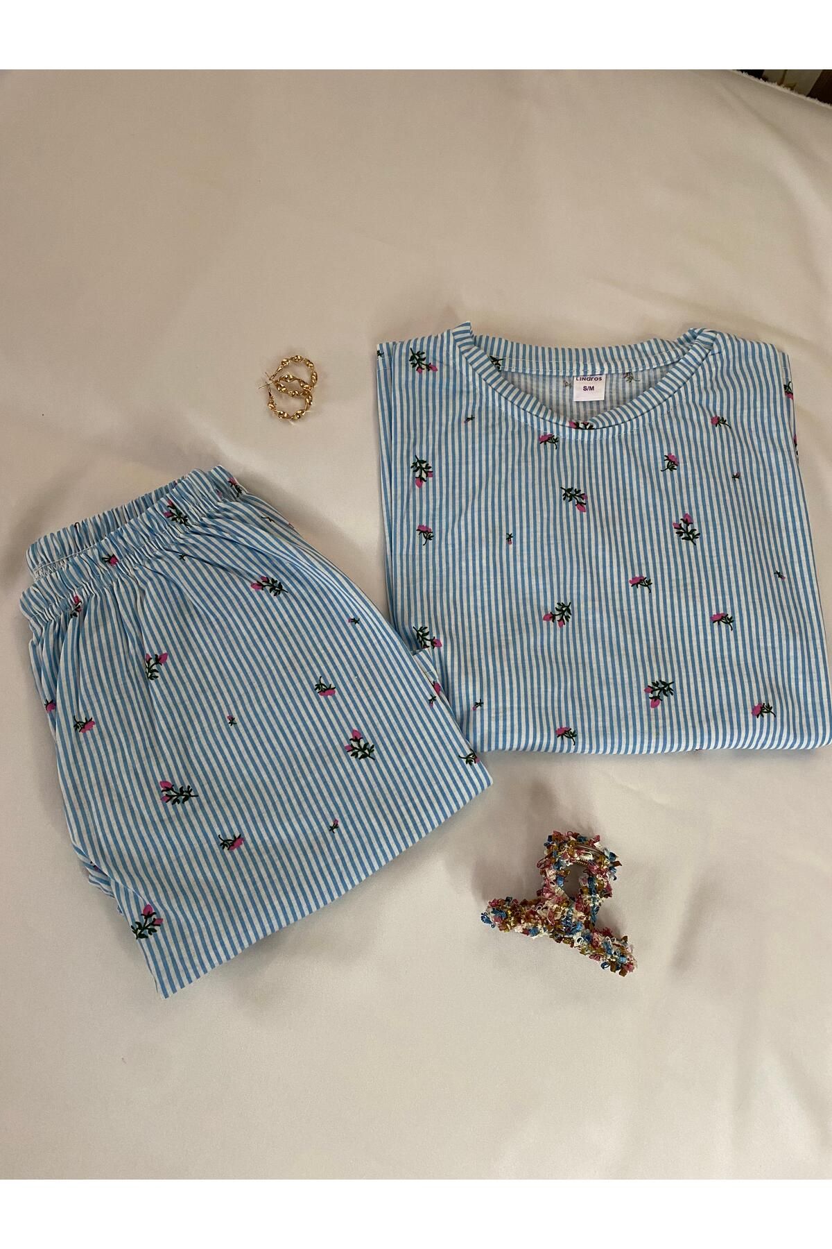 Mavi Çizgili Çiçek Desenli Kısa Kollu Şortlu Pijama Takımı