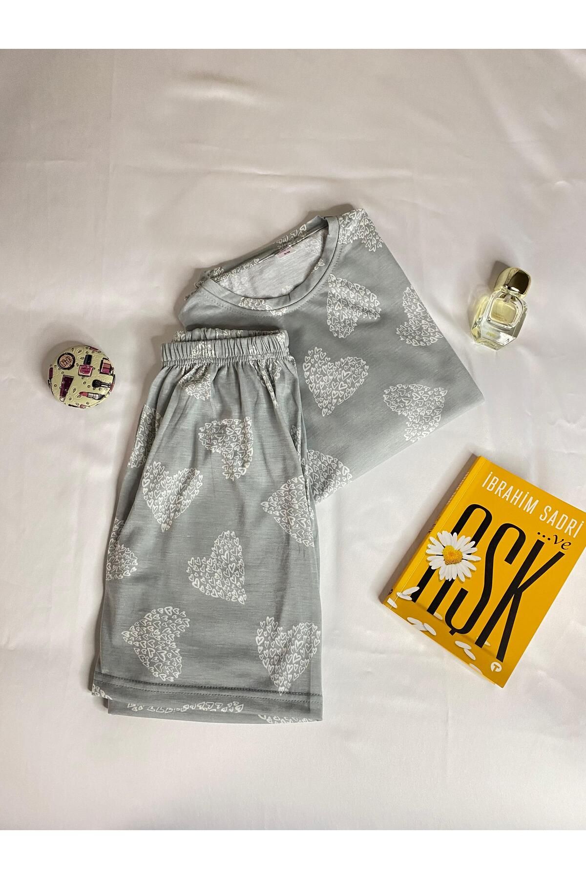 Gri Renkli Kalp Desenli Kısa Kollu Şortlu Pijama Takımı