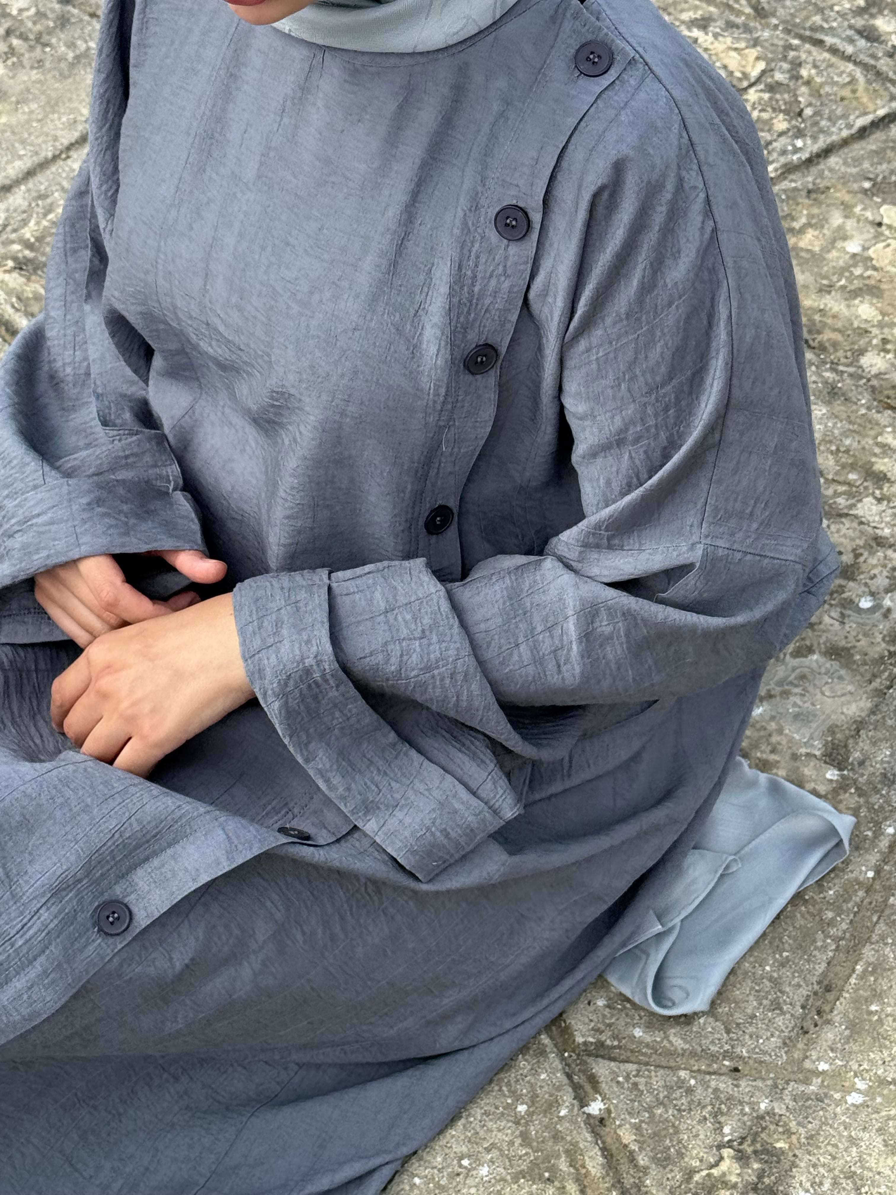 Düğme detaylı gri elbise