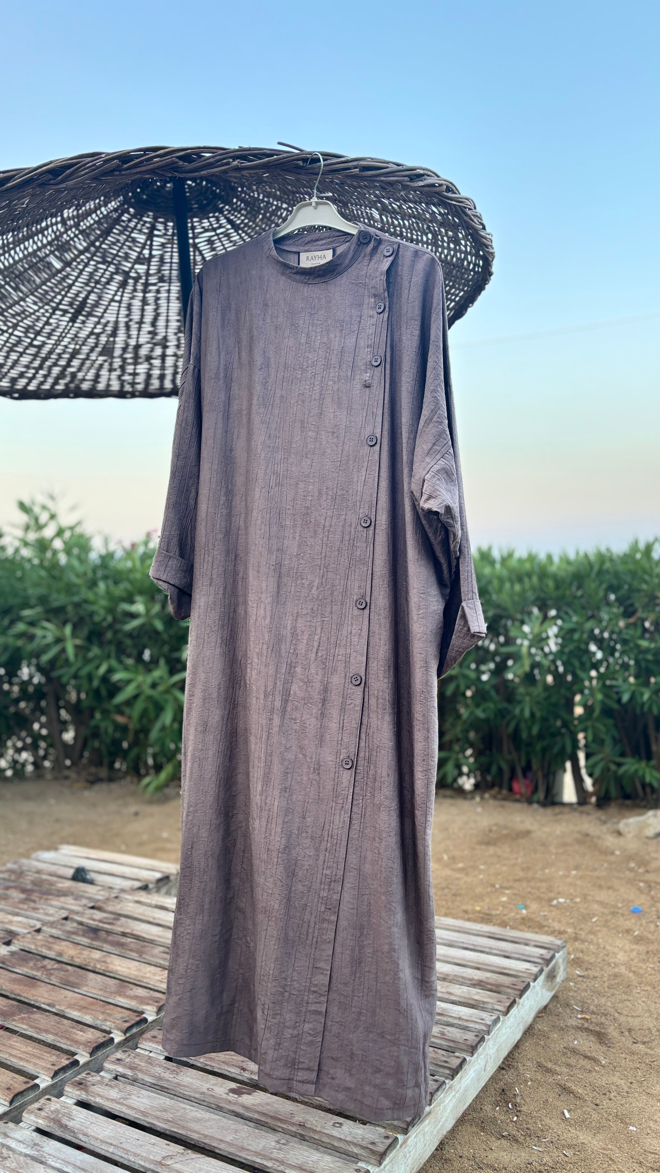 DÜĞME DETAYLI KAHVERENGİ ELBİSE main variant image