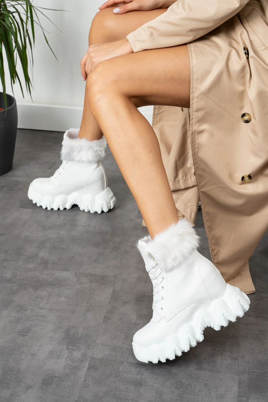 Linda Beyaz Yünlü Topuklu Bot