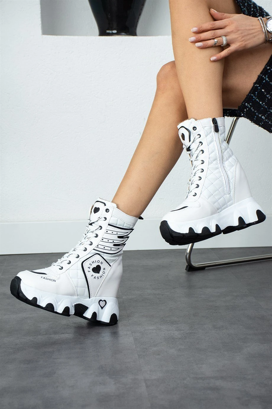 Modanizm Woddy Dolgu Beyaz Deri Topuklu Bot