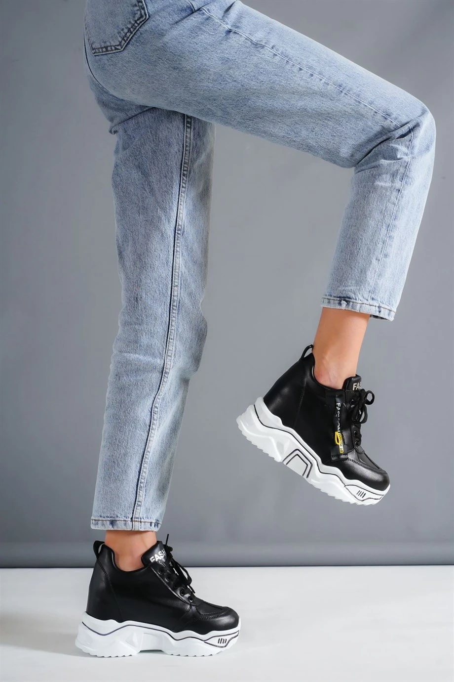 Available Siyah Gizli Topuklu Spor Ayakkabı