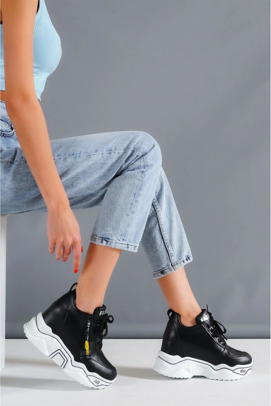 Available Siyah Gizli Topuklu Spor Ayakkabı