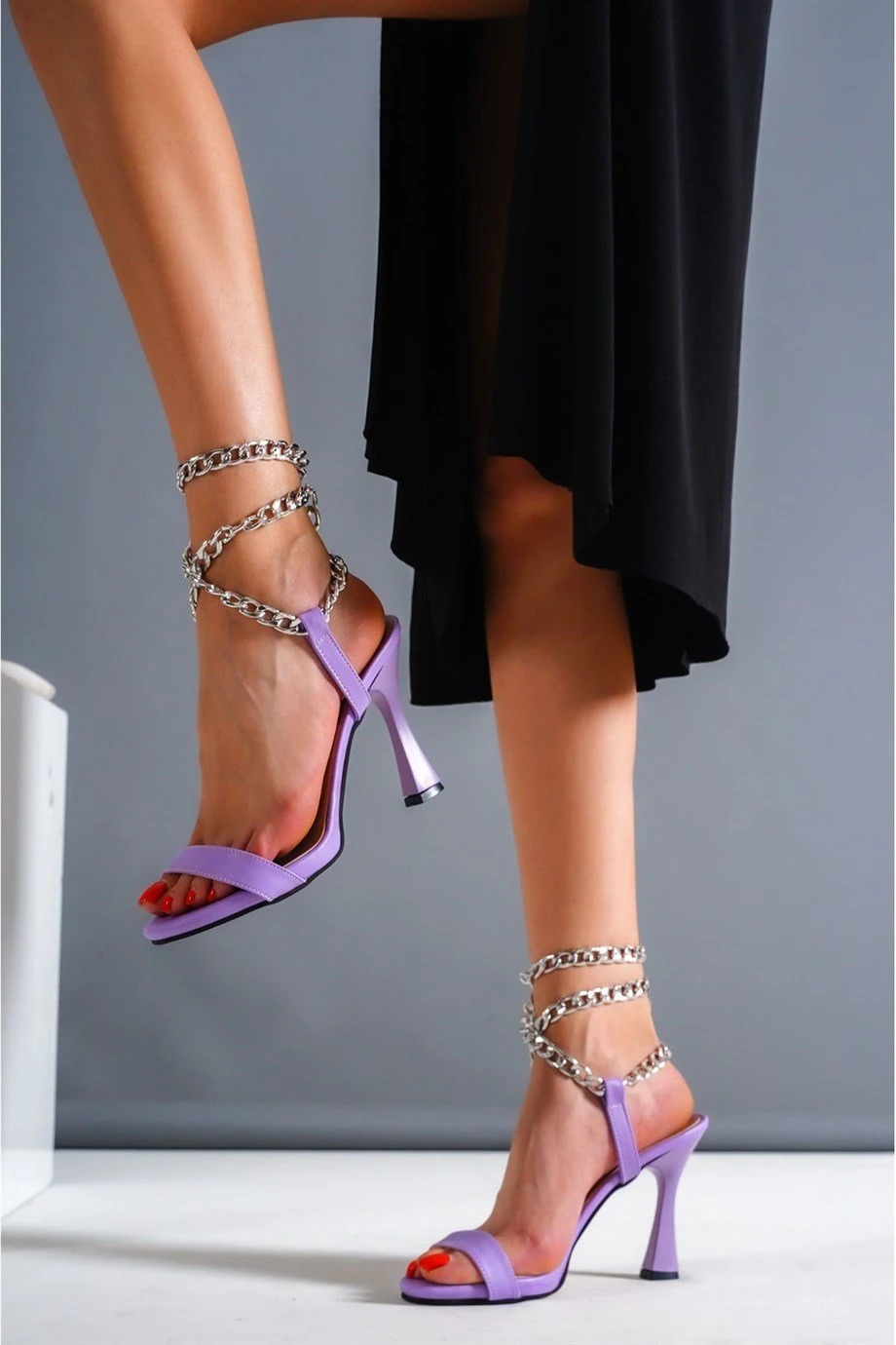 Daisy Zincirli Lila Topuklu Ayakkabı