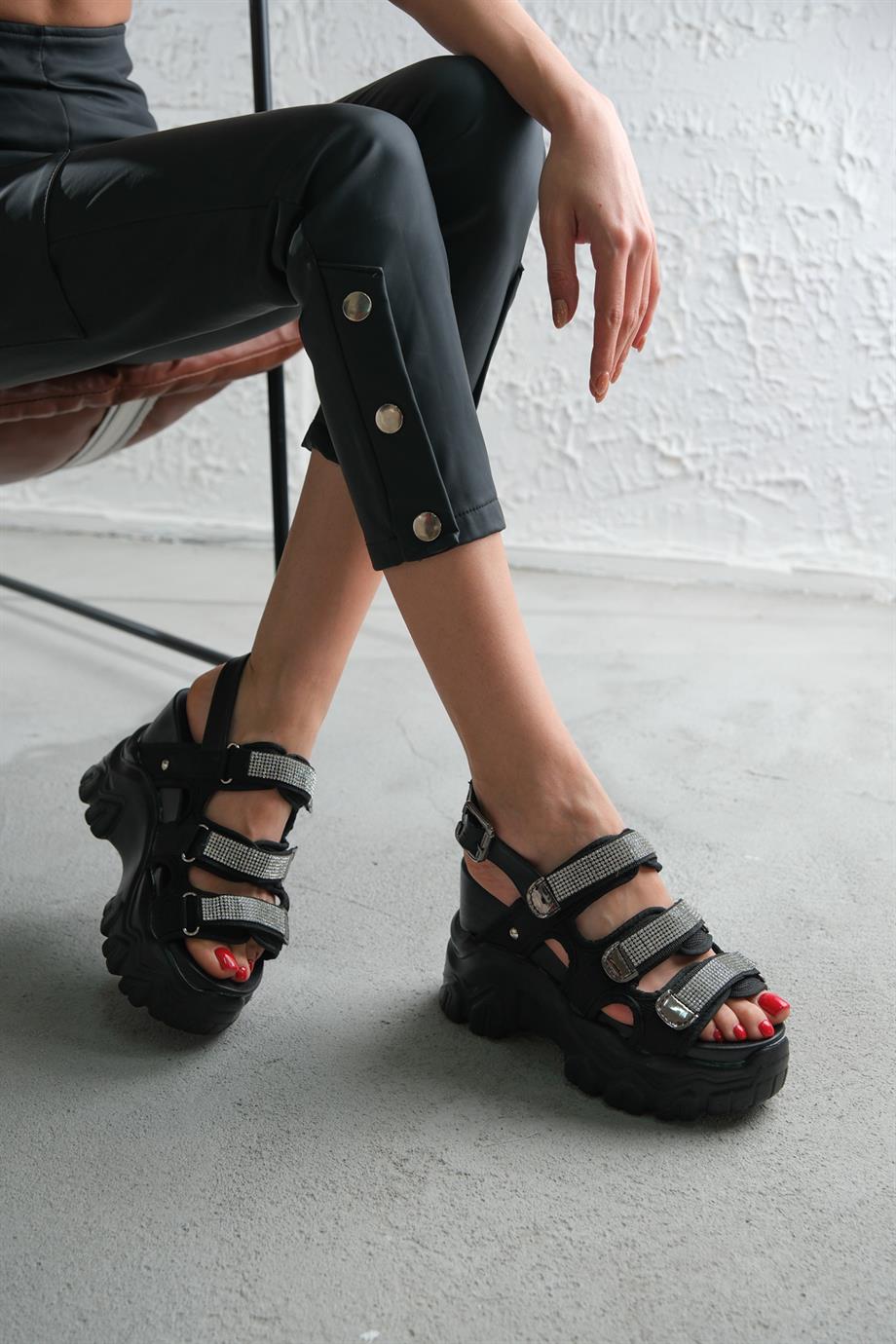 Alexie Dolgu Topuklu Siyah Sandalet