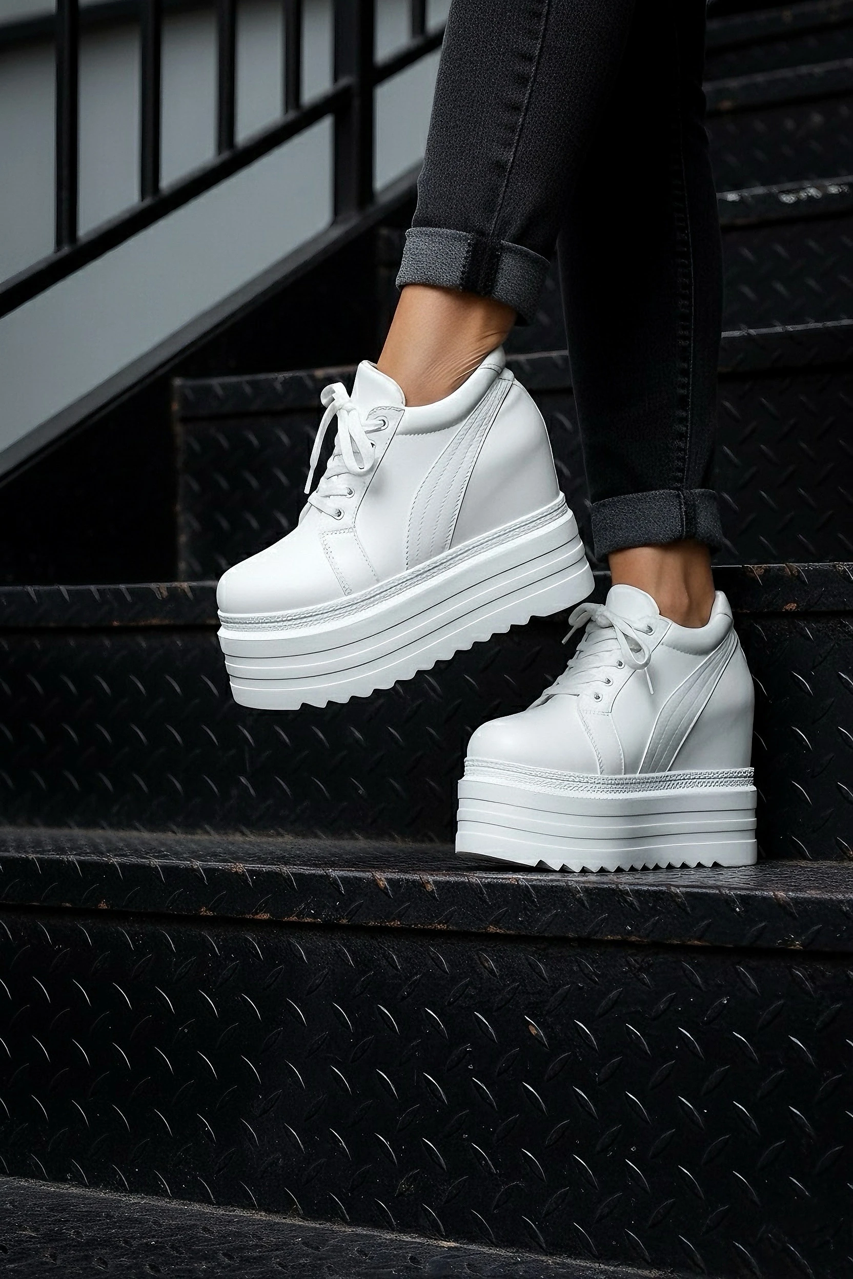 Vilveri Beyaz Gizli Topuklu Spor Ayakkabı