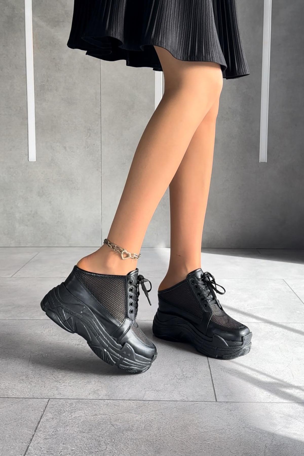 Nadya Siyah Topuklu Terlik