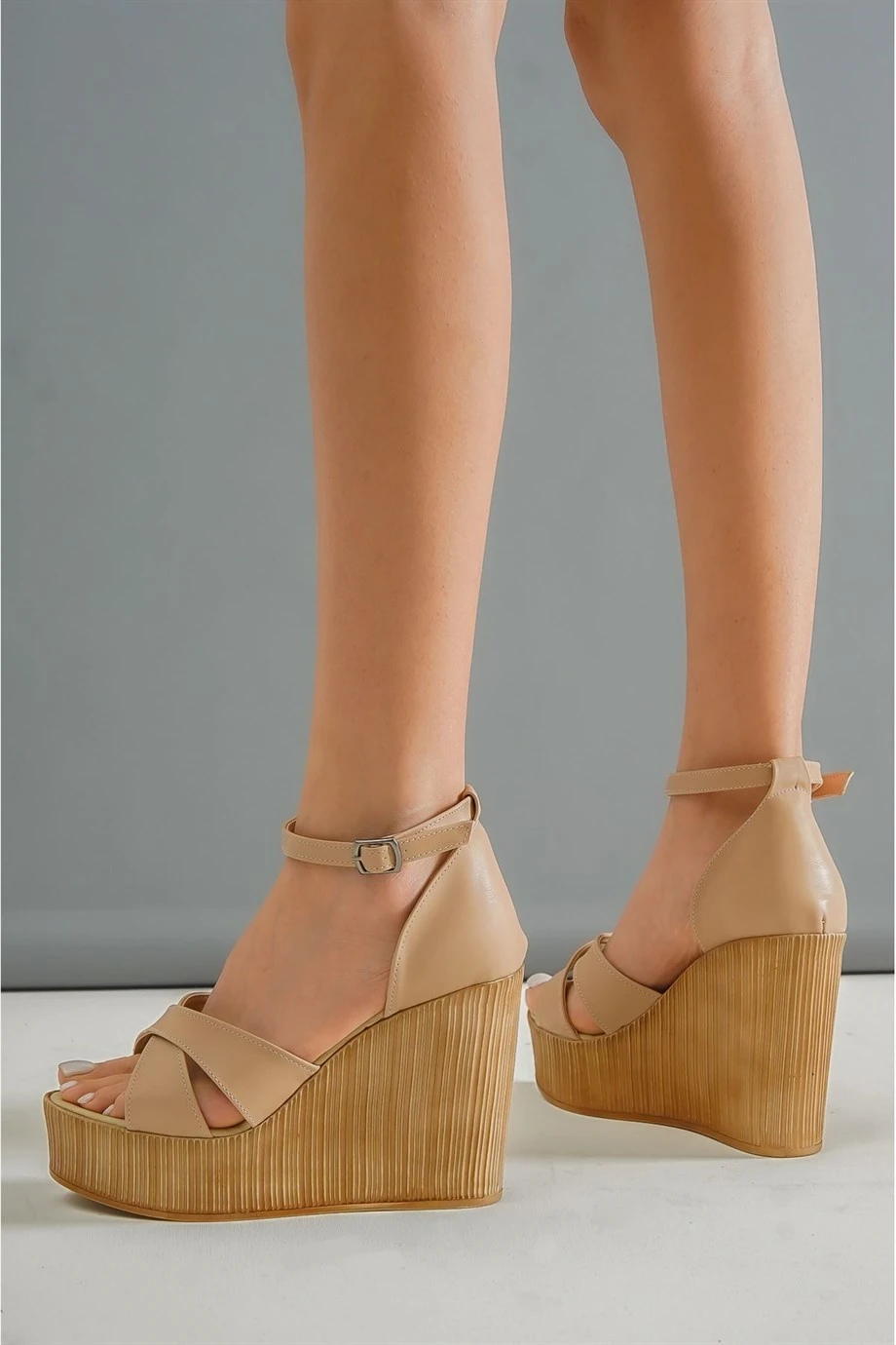 Alysia Dolgu Topuklu Krem Sandalet