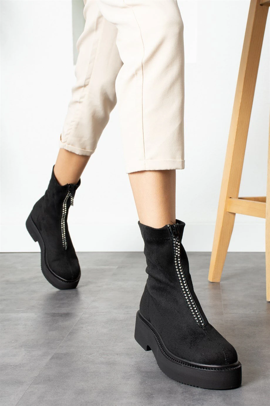 Modanizm Tamara Dolgu Topuklu Siyah Süet Bot