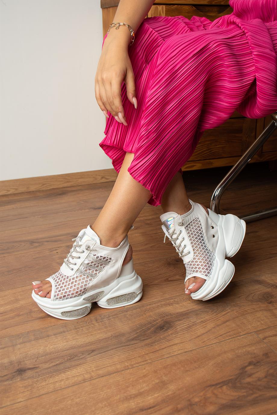 Modanizm Steve Dolgu Topuklu Beyaz Spor Sandalet