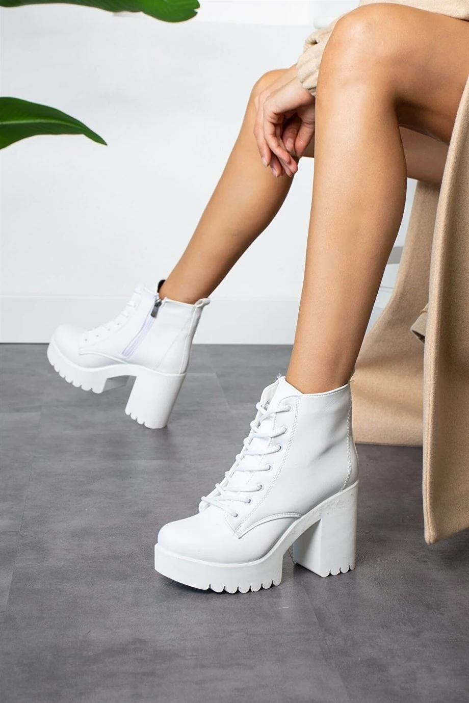 Andea Beyaz Deri Bot