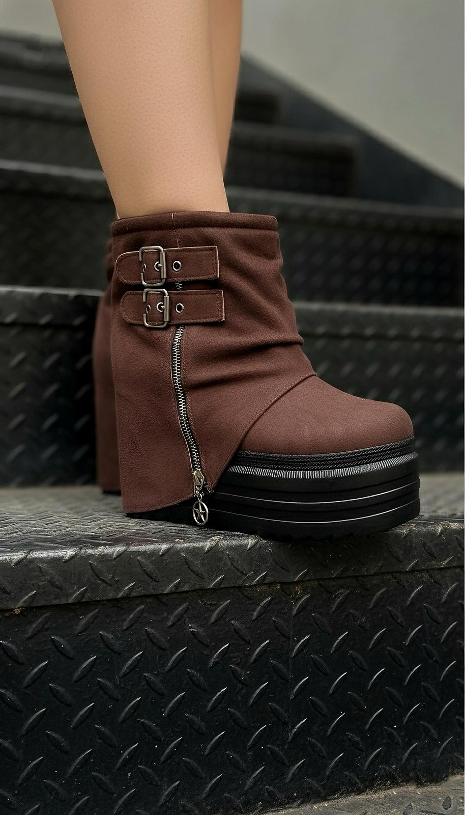 Arsyn Kahverengi Topuklu Süet Bot