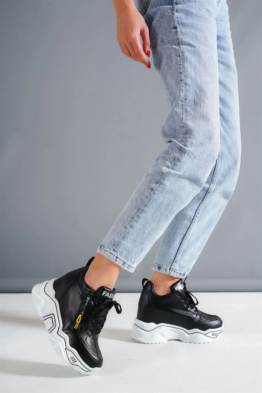 Available Siyah Gizli Topuklu Spor Ayakkabı