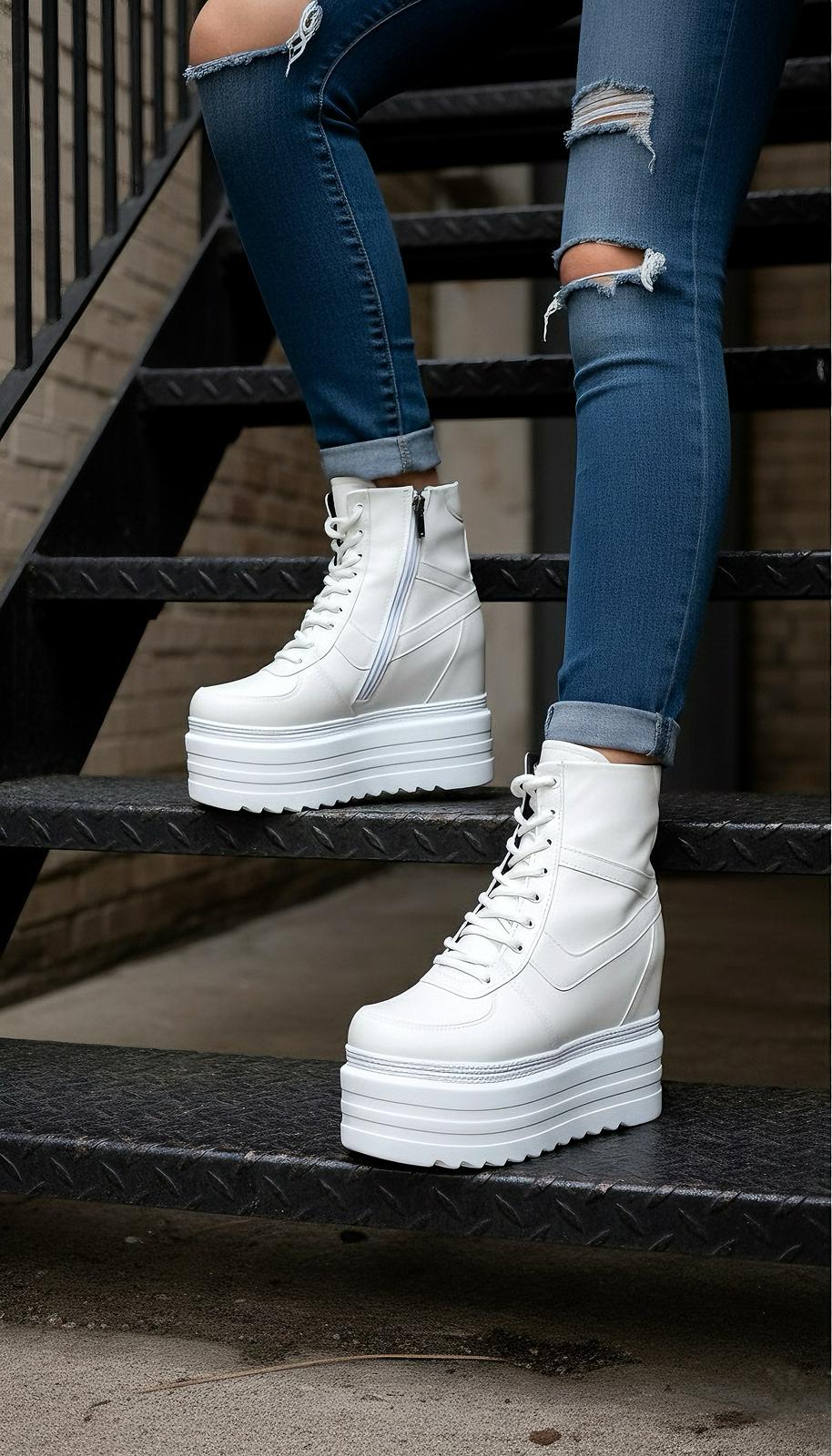 Arvra Beyaz Dolgu Topuklu Spor Bot