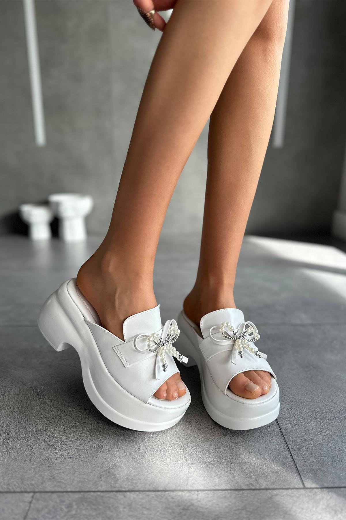 Modanizm Rosie Beyaz Dolgu Topuklu Terlik