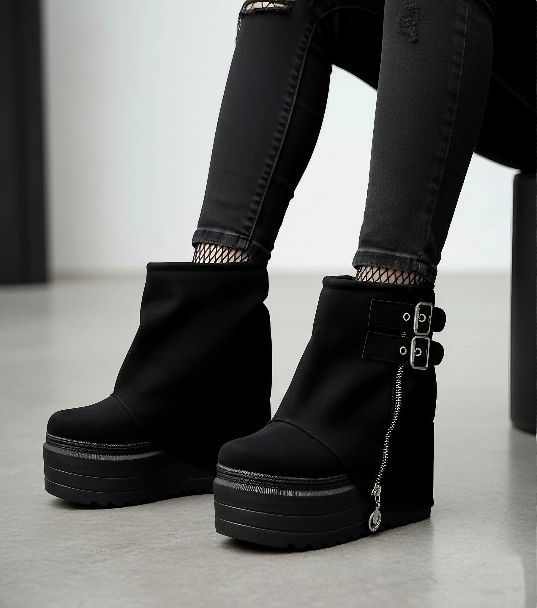 Arsyn Siyah Topuklu Süet Bot