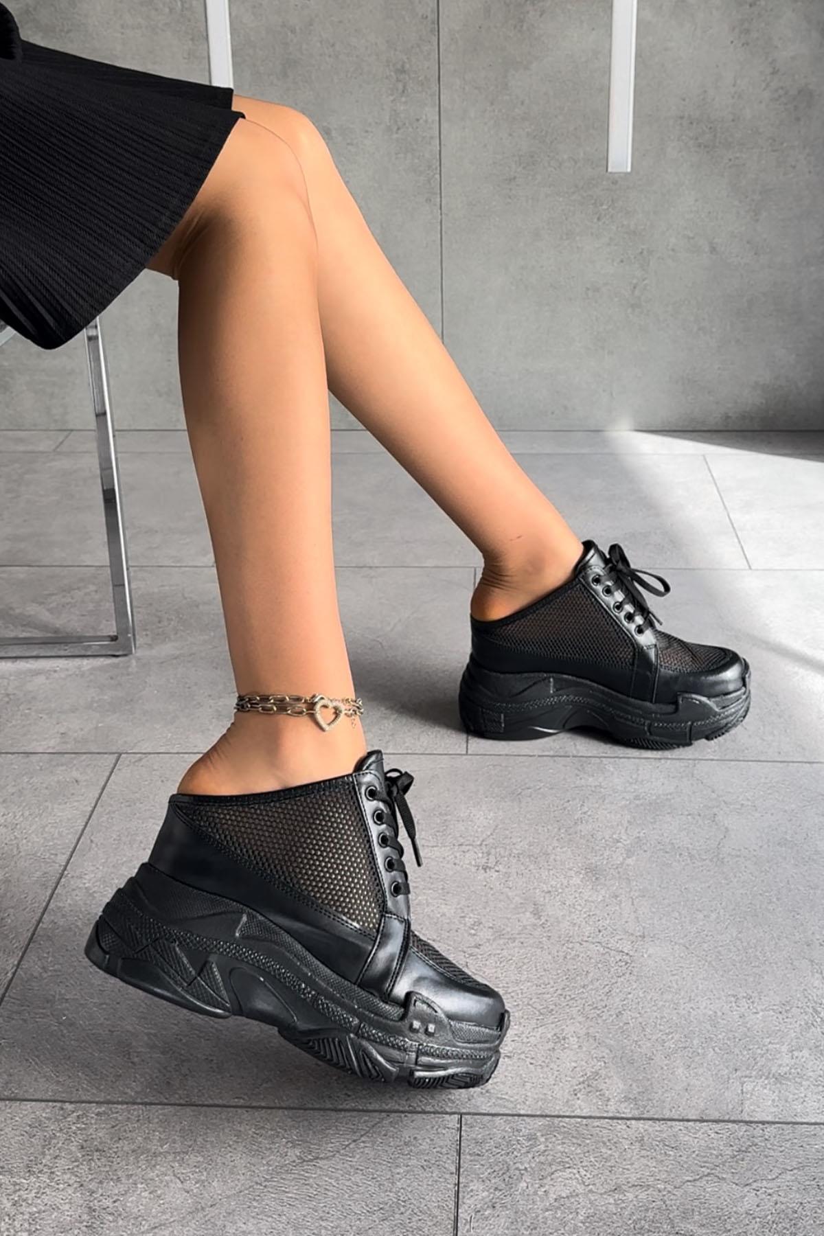 Nadya Siyah Topuklu Terlik