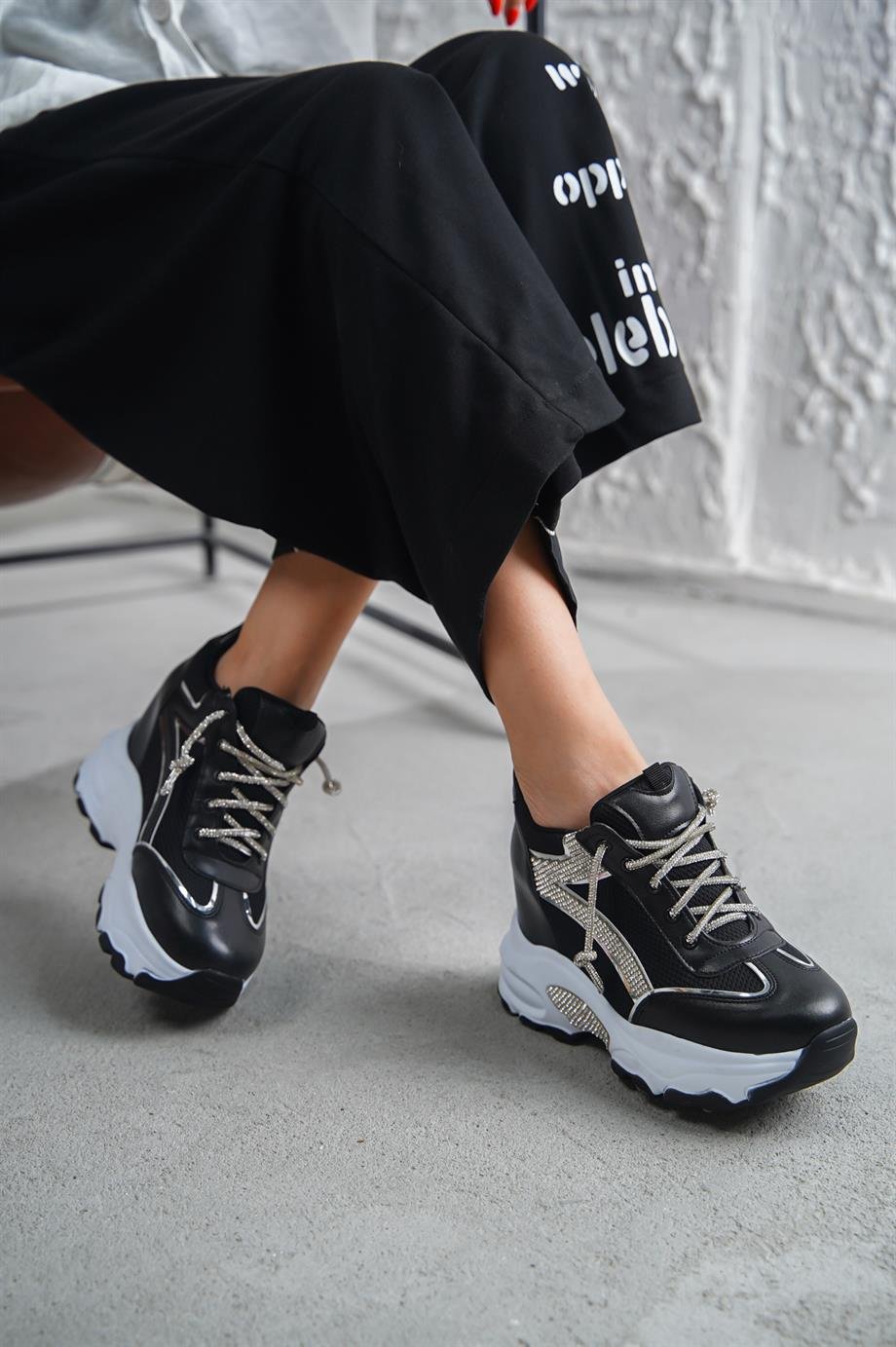 Modanizm Aron Gizli Topuklu Siyah Spor Ayakkabı