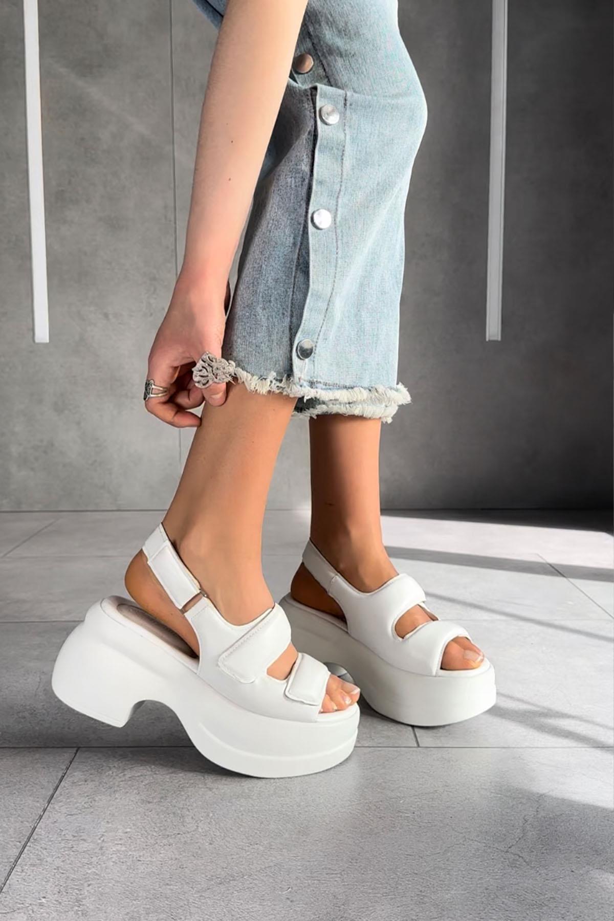 Modanizm Alba Beyaz Dolgu Topuklu Sandalet