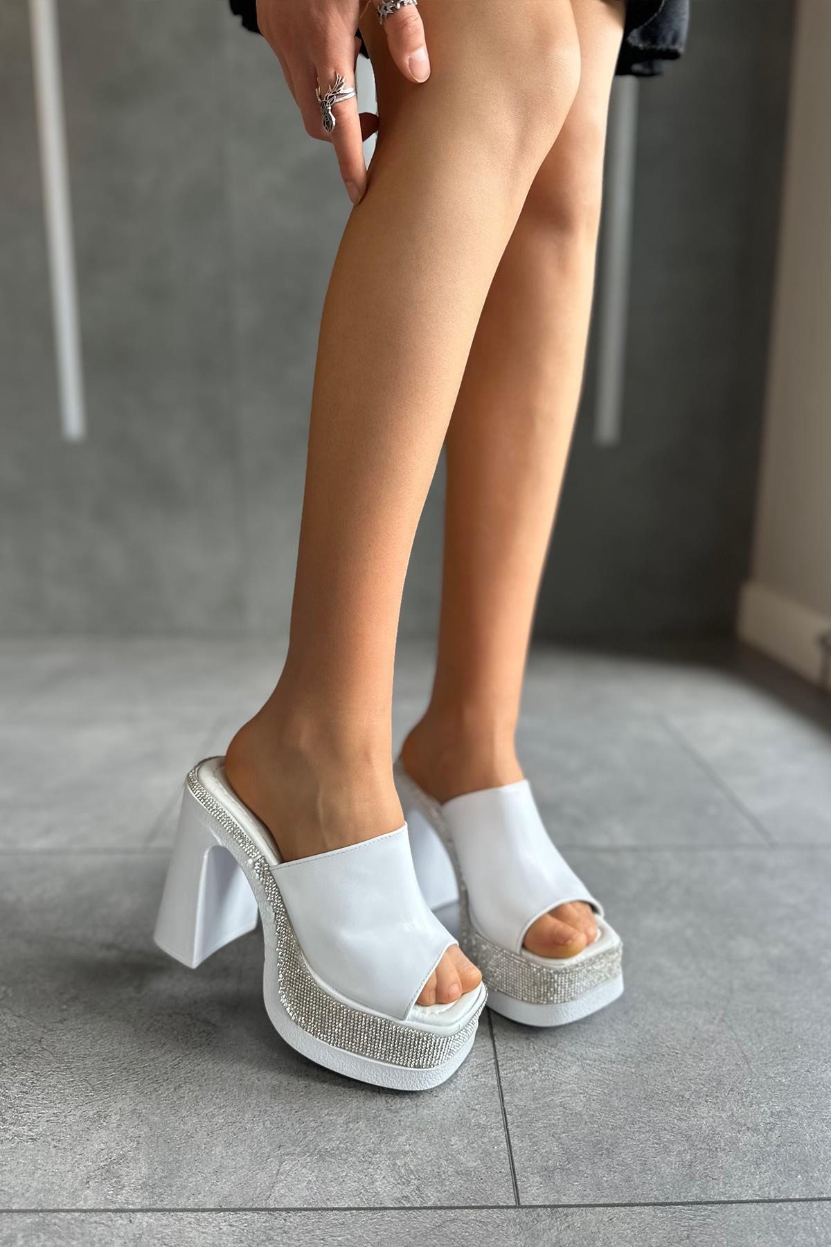 Modanizm İnigo Beyaz Topuklu Terlik