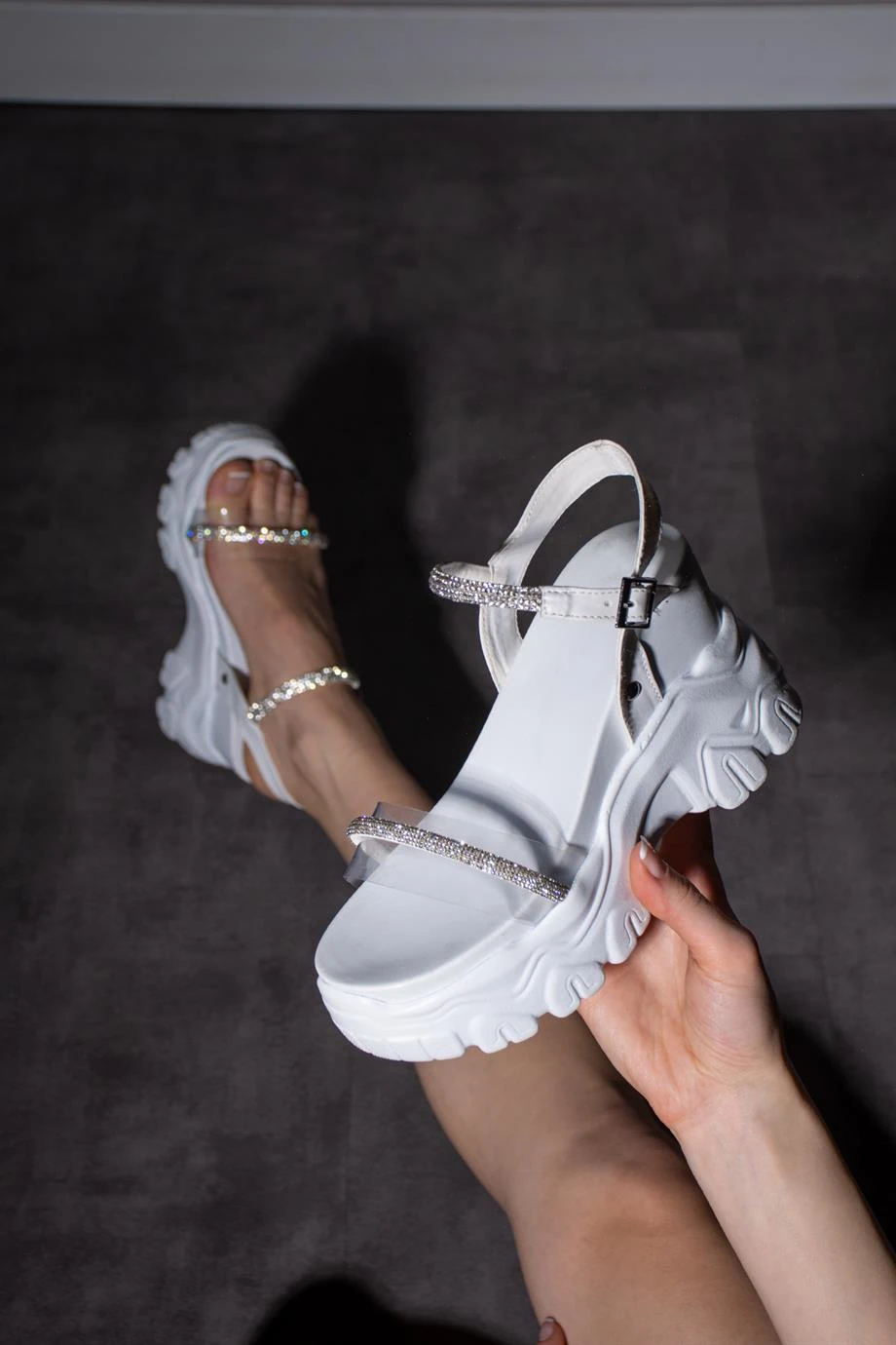 Asia Dolgu Topuklu Sandalet