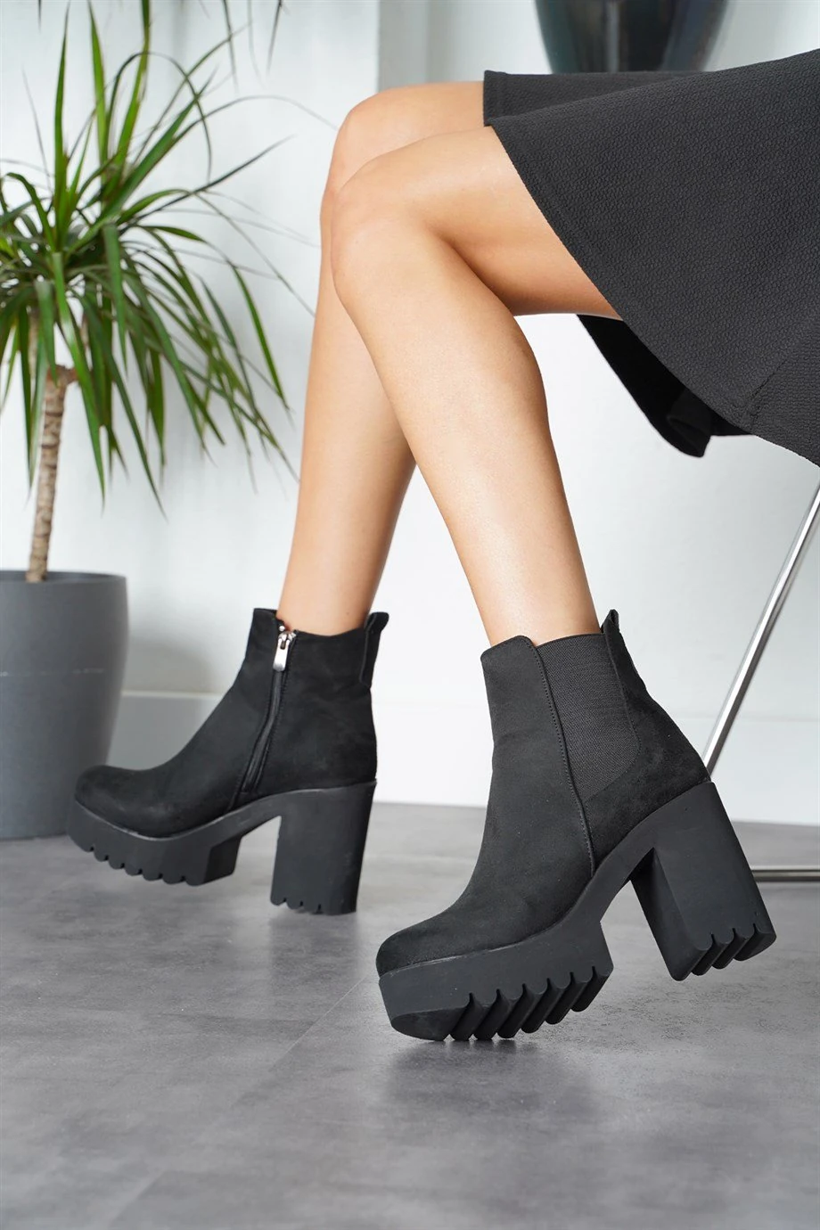 Modanizm Vera Siyah Topuklu Süet Bot