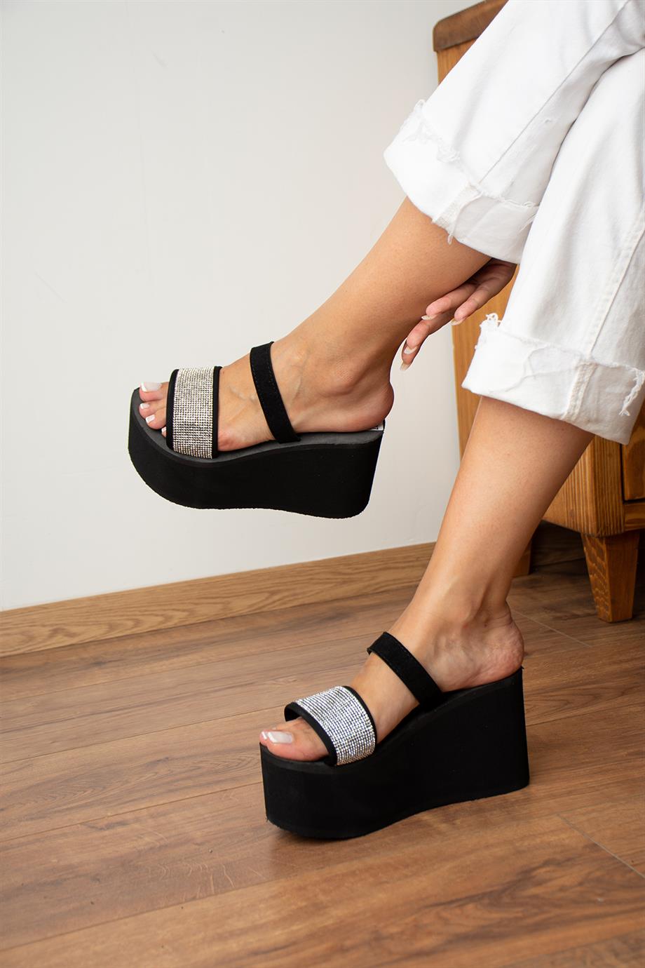 ShineStar Dolgu Topuklu Taşlı Bantlı Plaj Terliği