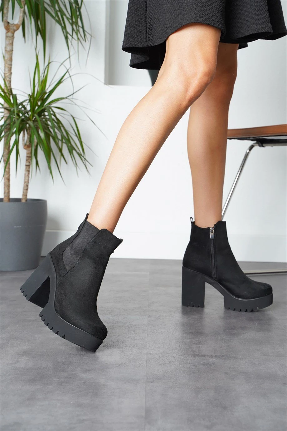 Modanizm Vera Siyah Topuklu Süet Bot