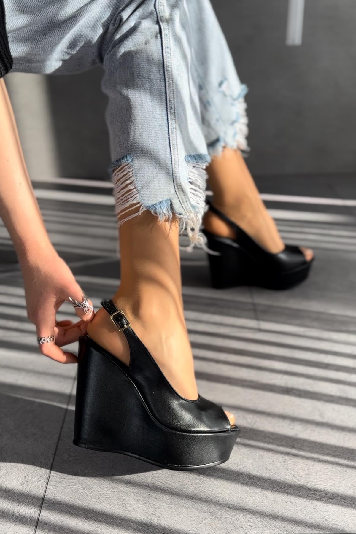 Modanizm Joers Siyah Dolgu Topuklu Ayakkabı