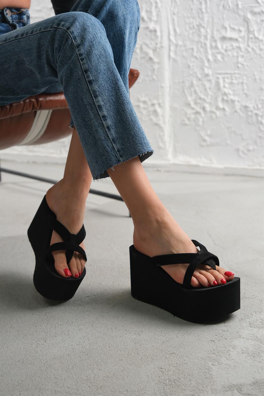 ShineStar Dolgu Topuklu Çapraz Plaj Terliği