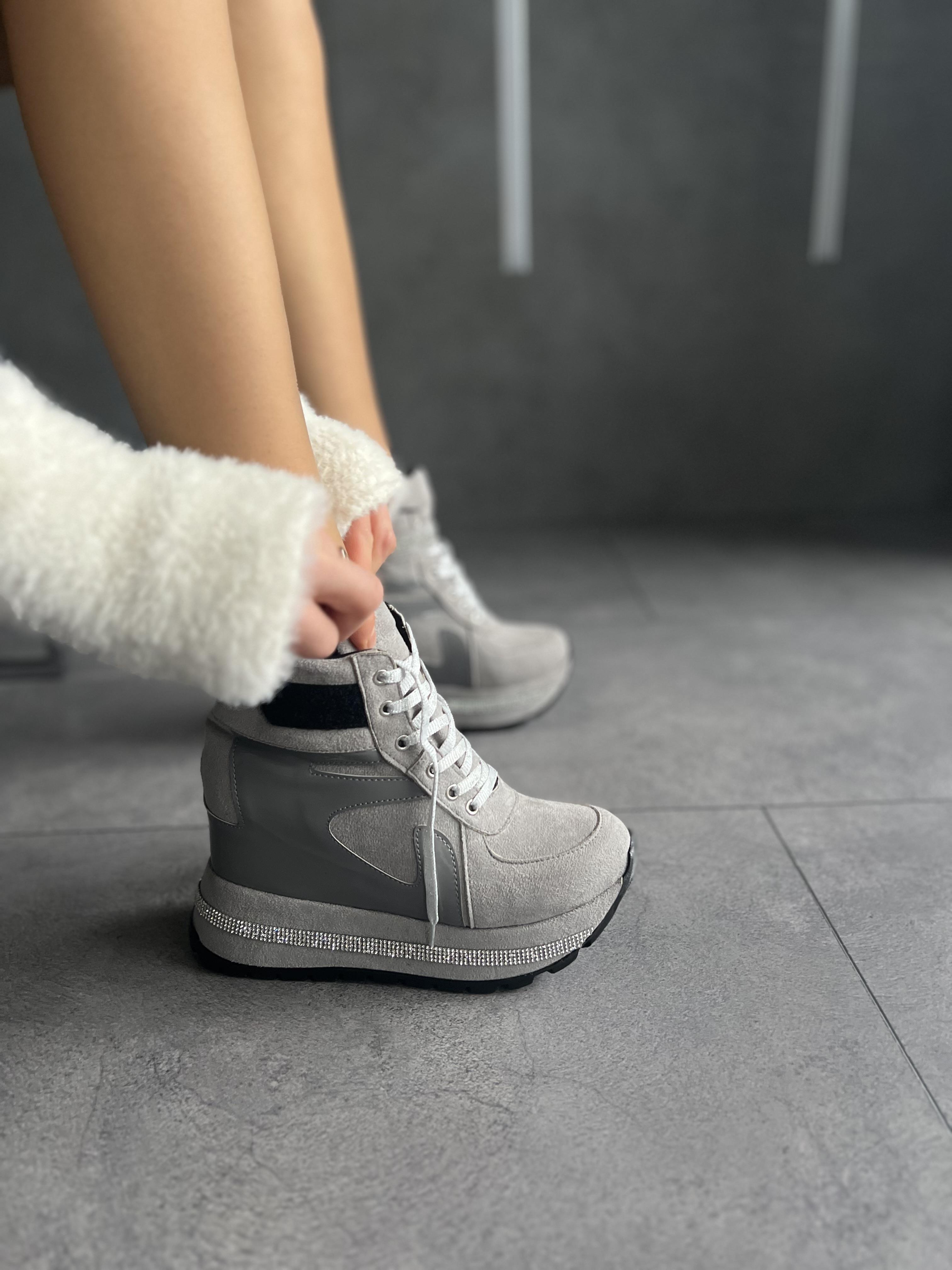 Modanizm Logos Gri Süet Spor Bot