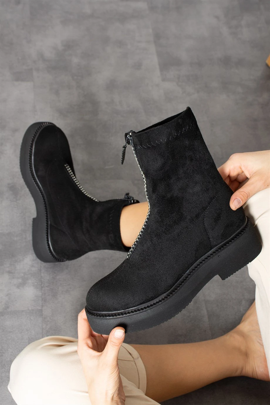 Modanizm Tamara Dolgu Topuklu Siyah Süet Bot