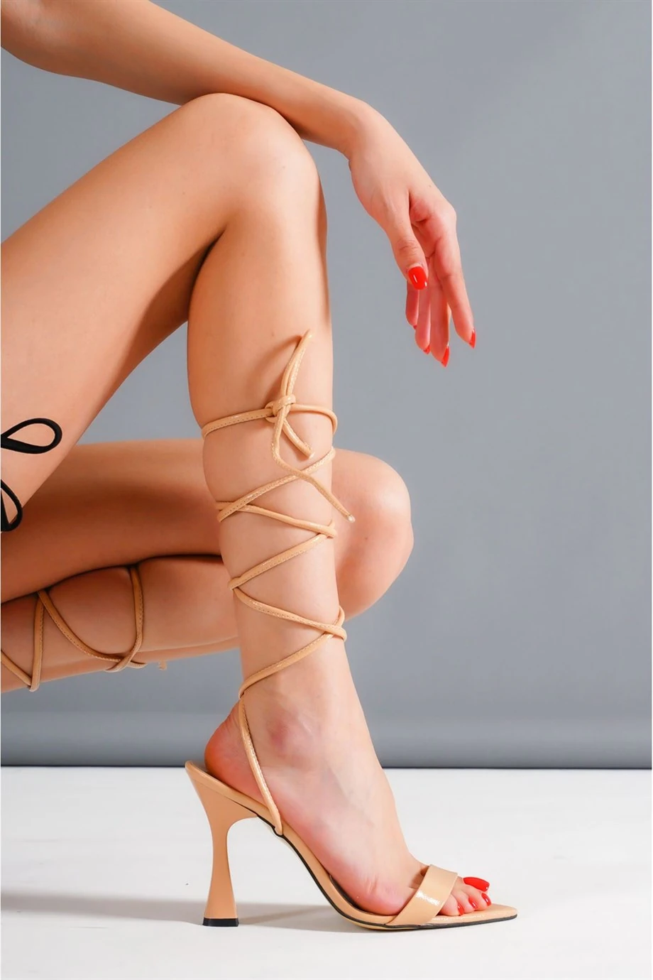 Jayden Bilekten Bağlamalı Krem Topuklu Ayakkabı