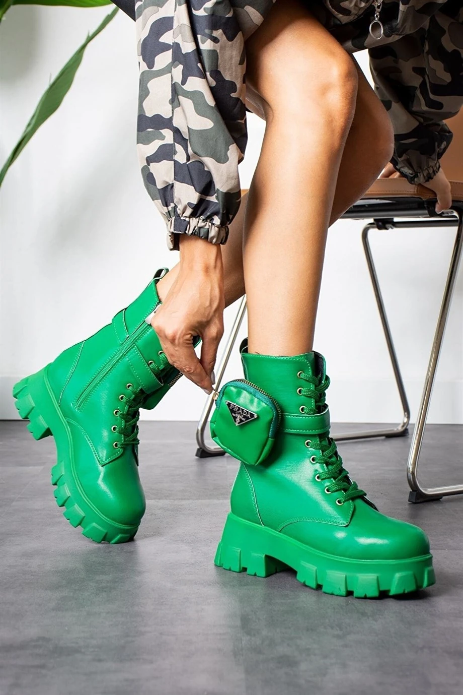 Alesta Yeşil Dolgu Topuklu Deri Bot