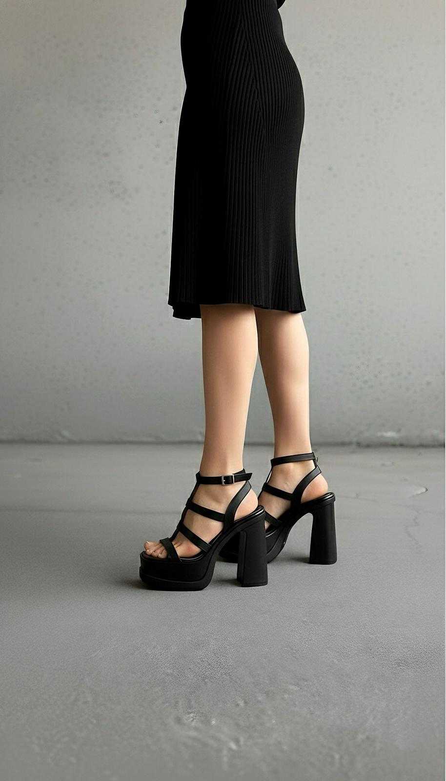 Modanizm Lattice Siyah Topuklu Ayakkabı