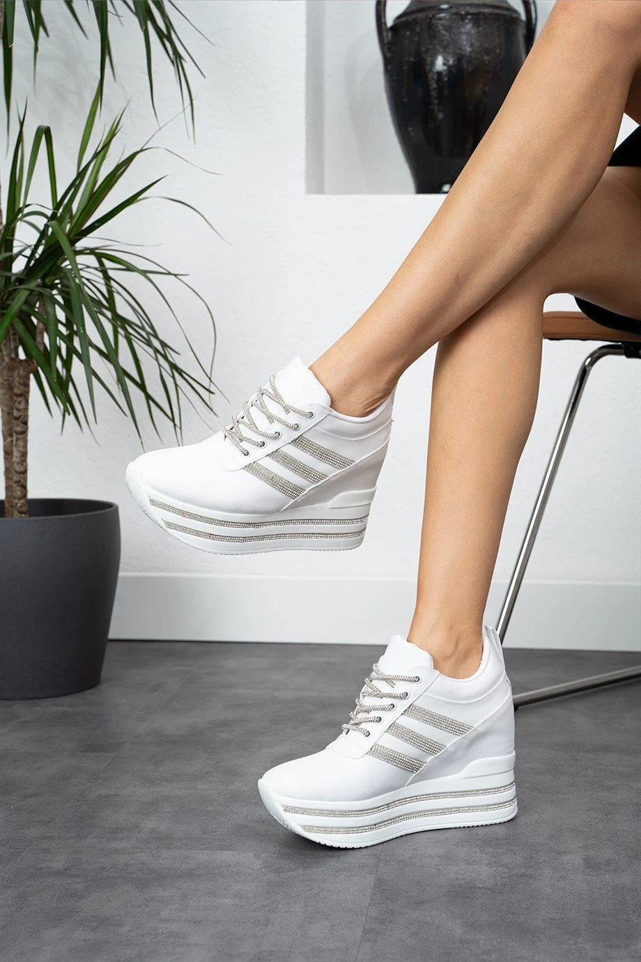 Modanizm Luvena Taş Detaylı Beyaz Gizli Topuklu Spor Ayakkabı