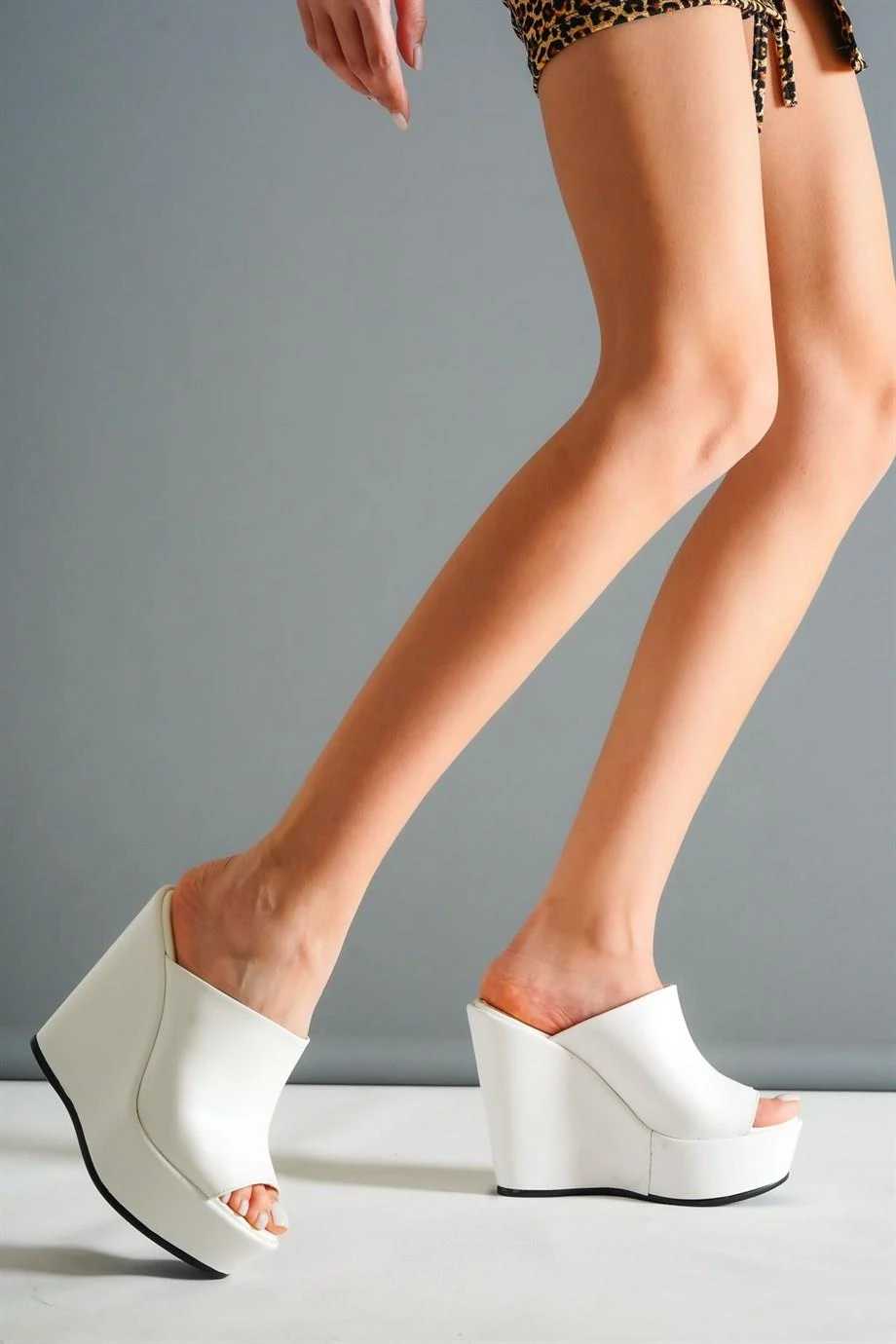 Lady Dolgu Topuklu Beyaz Terlik