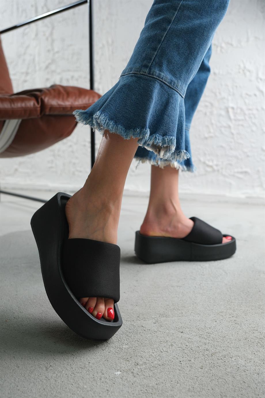 Modanizm Sanadora Dolgu Spor Siyah Terlik