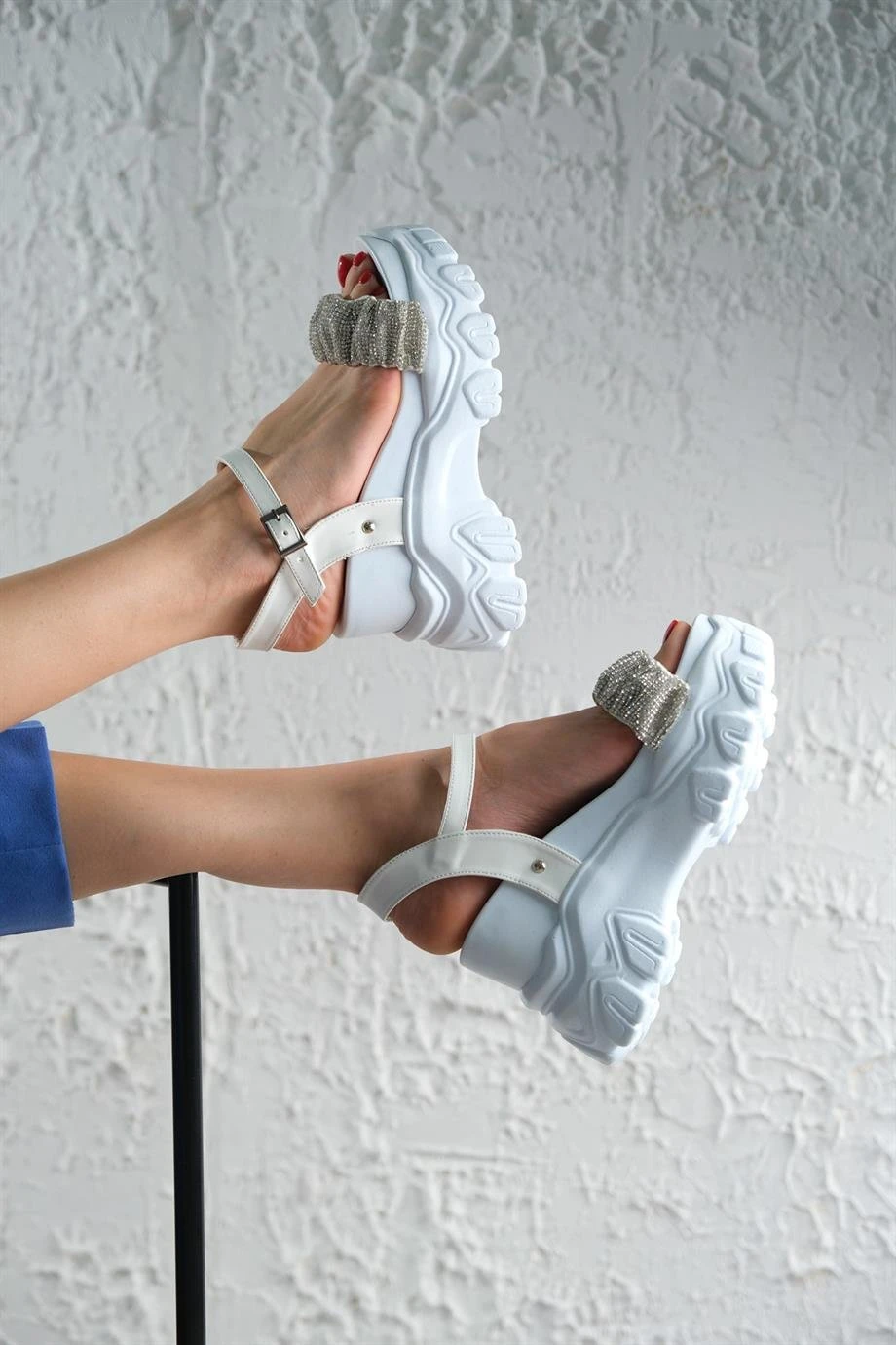 Modanizm Mentor Dolgu Topuklu Beyaz Sandalet